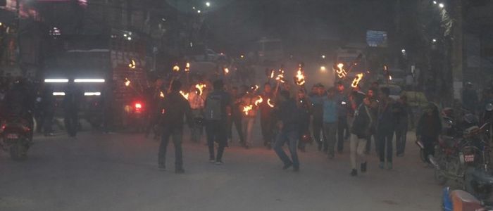 जसपाले संसद विघटनको बिरुद्द मशाल जुलुस निकाल्यो