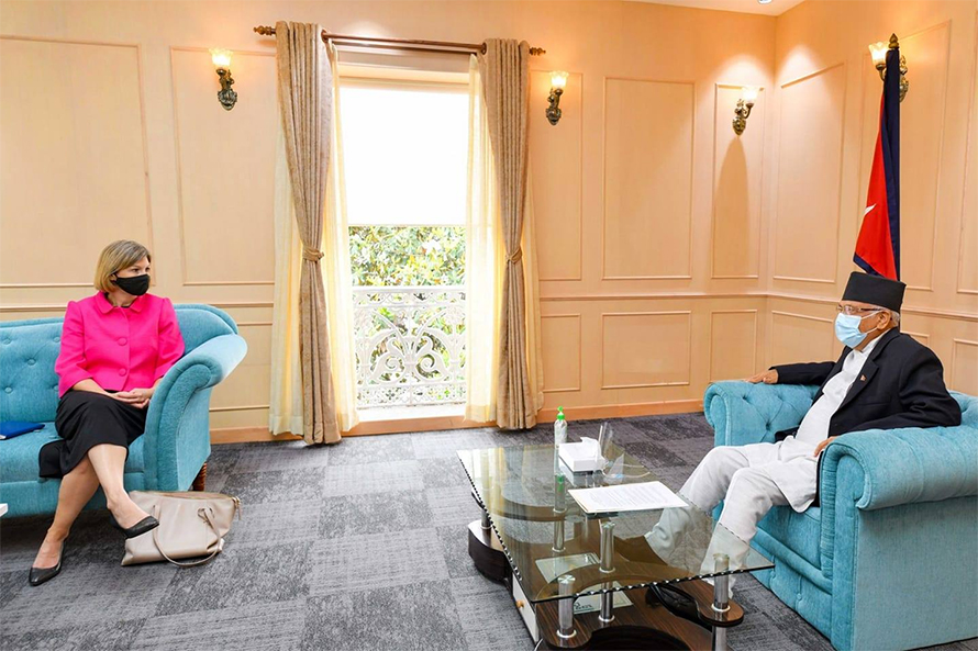 बेलायतसँग कोरोना खोप सहयोग गर्न प्रधानमन्त्री केपी शर्मा ओली को आग्रह