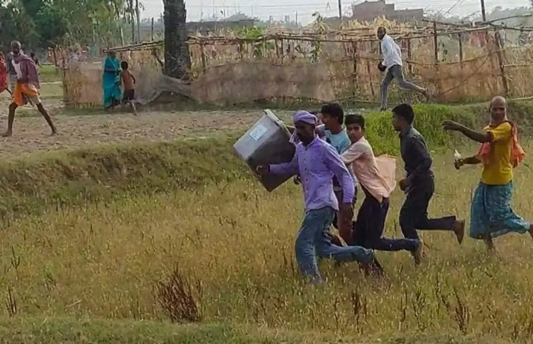 रौतहटको यमुनामाईमा मतदान स्थलबाट मतपेटिका लुटियो