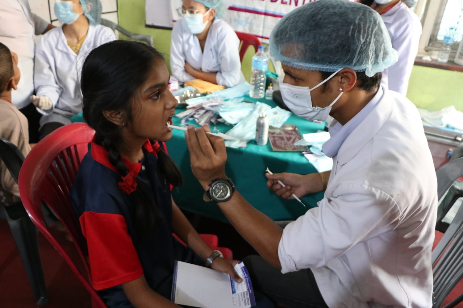 ओम चाबहिल डेन्टलको सहयोगमा देश तिलक माविले गर्यो नि:शुल्क दन्त शिविर