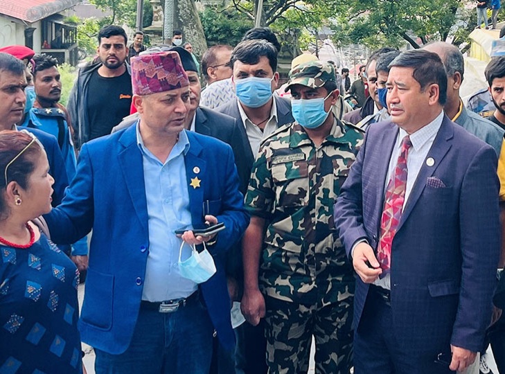 पर्यटन मन्त्री जीवनराम श्रेष्ठ द्वारा पशुपति मन्दिर क्षेत्रको अवलोकन