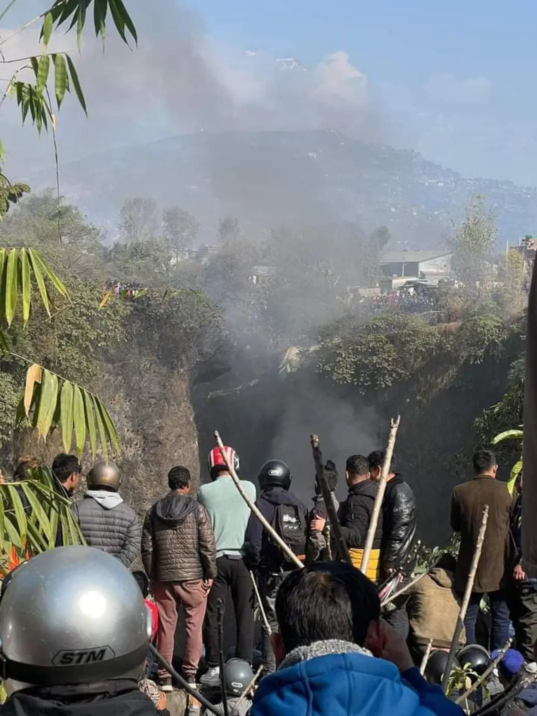 पोखरामा भएको विमान दुर्घटनामा अहिले सम्म ३२ जनाको शव निकालियो