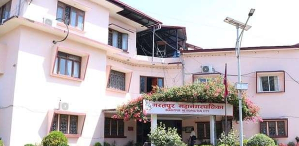 समयमा काम नगर्ने २८ कम्पनीलाई भरतपुर महानगरले थाल्यो कारबाही
