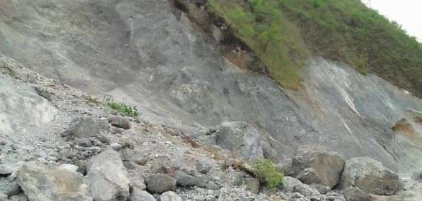 पहिरोले मध्यपहाडी लोकमार्ग अवरुद्ध