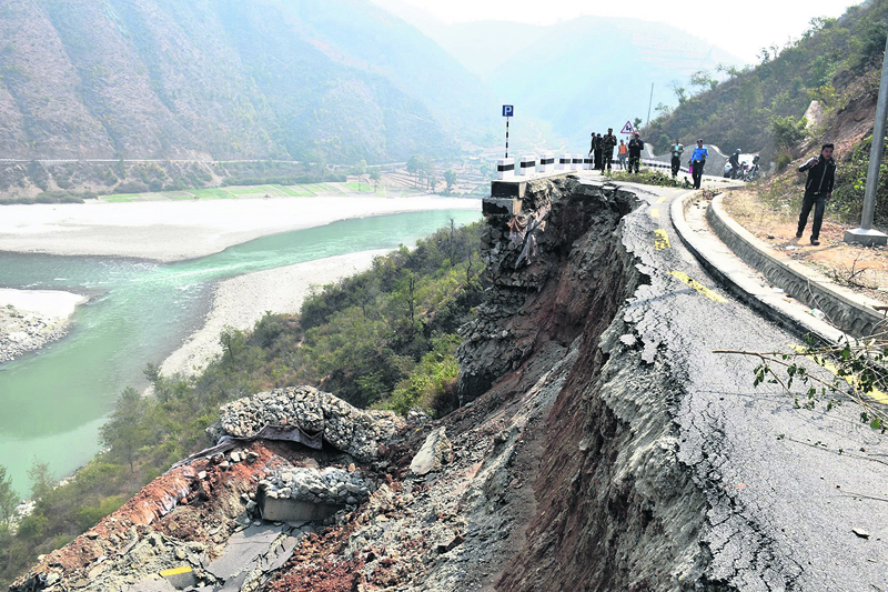 बीपी राजमार्ग दशैं अगाडि पूर्णरुपमा सञ्चालन हुन नसक्ने