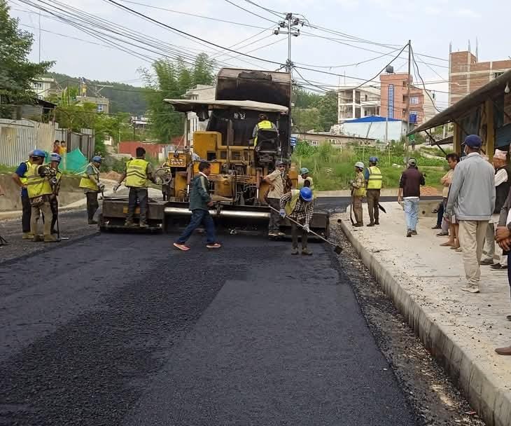 वीर अस्पतालको पहुँचमार्गको दोस्रो चरणको कालोपत्रे सुरु