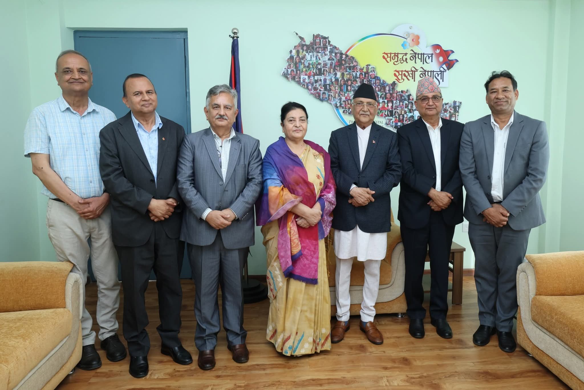 प्रधानमन्त्री केपी शर्मा ओली र पूर्वराष्ट्रपति विद्यादेवी भण्डारीबीचको भेटवार्ता