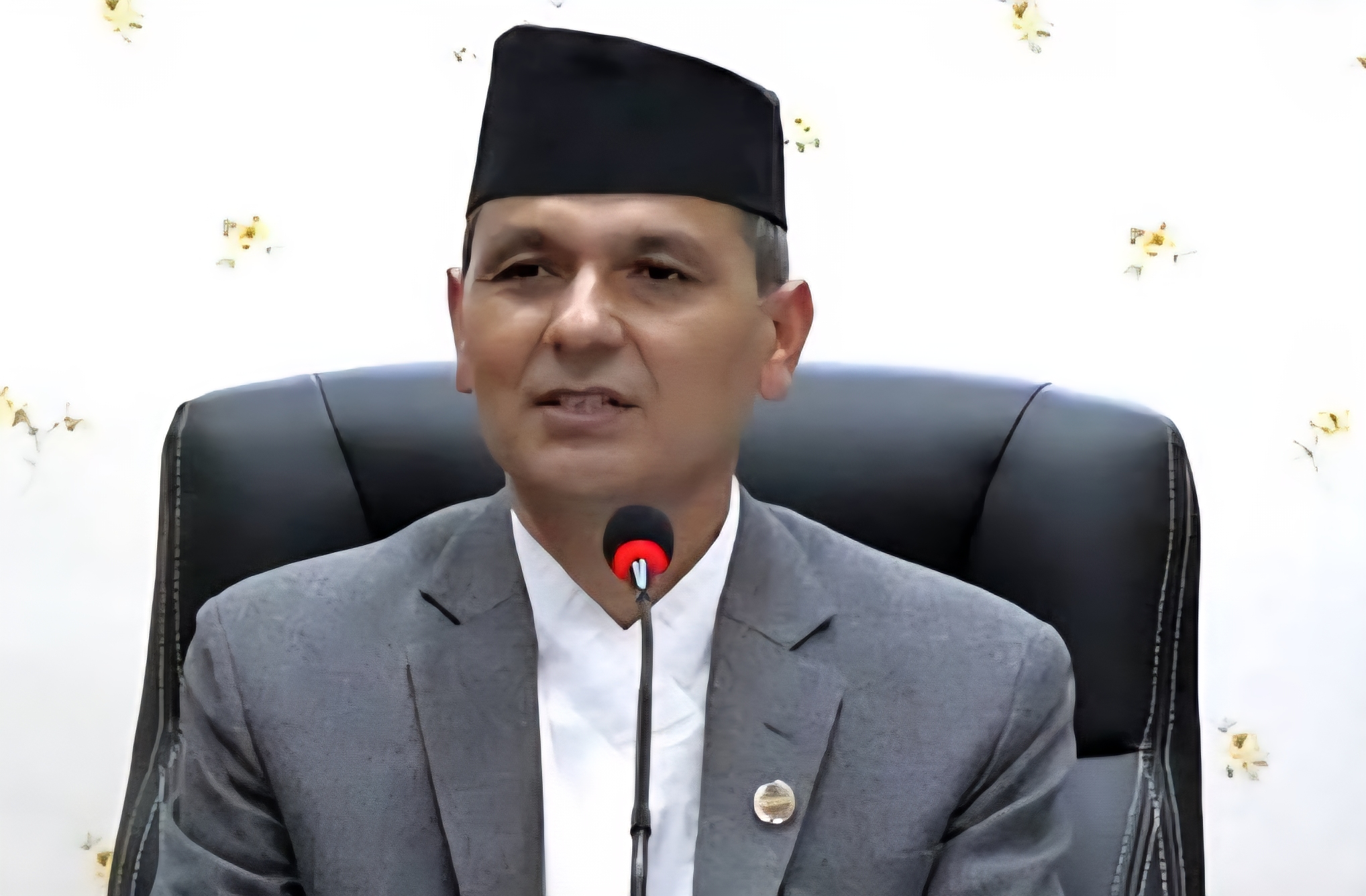 लुटिएका हतियार र कैदी चुनावसम्म नियन्त्रणमा ल्याउने गृहमन्त्री अर्यालको दाबी