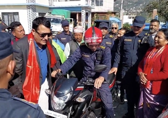गोकर्णेश्वर नगरपालिकाको सुरक्षामुखी सहयोग: प्रहरीलाई मोटरसाइकलदेखि मापसे मेसिनसम्म