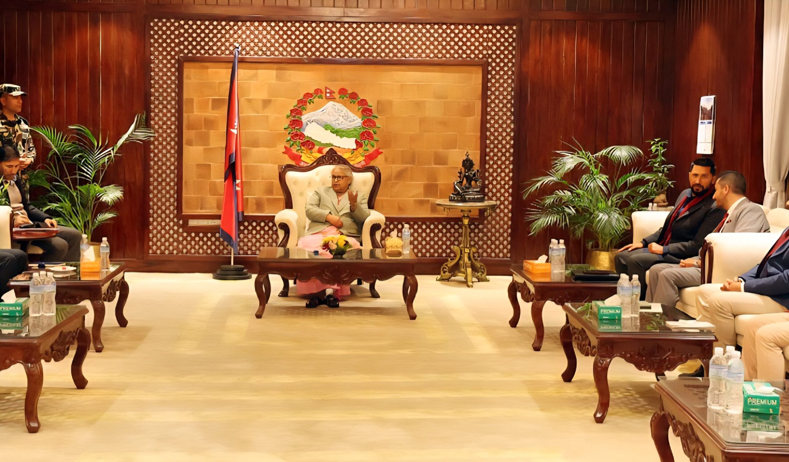 प्रधानमन्त्रीसँग लामिछानेको भेट, जेनजीसँगको सम्झौता कार्यान्वयन ग​र्ने आग्र​ह​