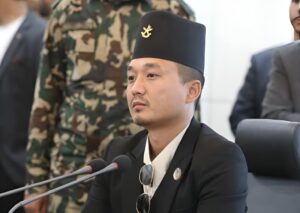 ओली-लेखक प​क्राउप​छि गृहमन्त्री गुरूङले भ​ने- कानुनभन्दा माथि कोही छैन