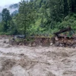मोदीखोला किनारमा रहेको तातोपानी कुण्ड बाढीले बगायो